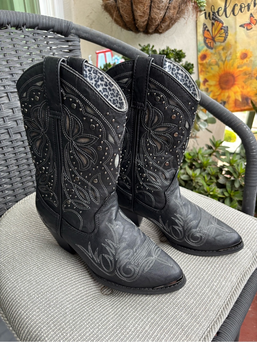 Cheyenne Women's Black Western Studded Heeled Boots Size 6.5